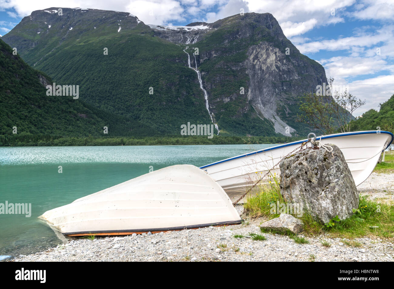 Presso il lago glaciale in Norvegia Foto Stock