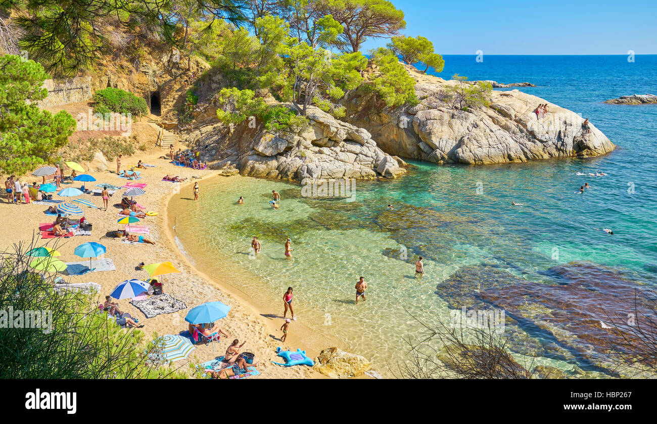 Sulla spiaggia della Costa Brava, la Catalogna, Spagna Foto Stock