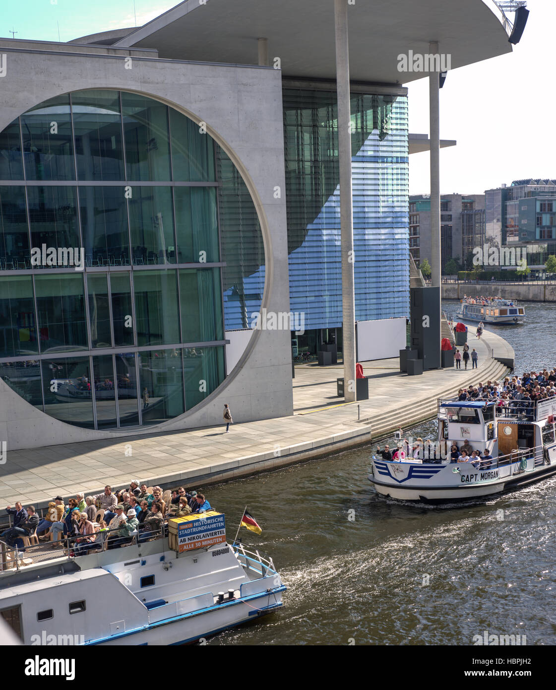 Berlino turisti in gita in barca Foto Stock