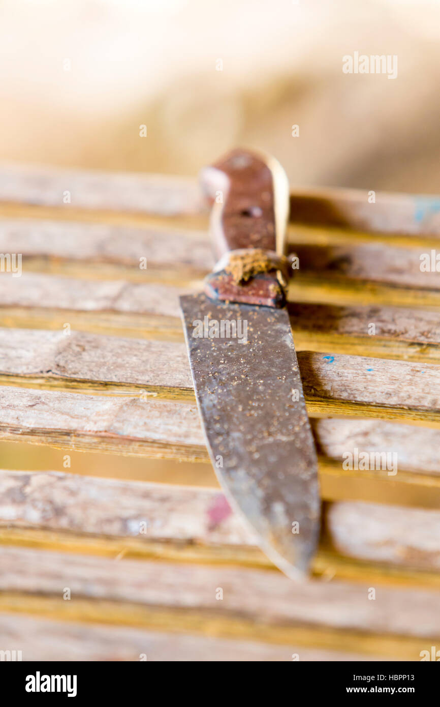 Vecchia tavola coltello sullo sfondo di legno, Brasile Foto Stock