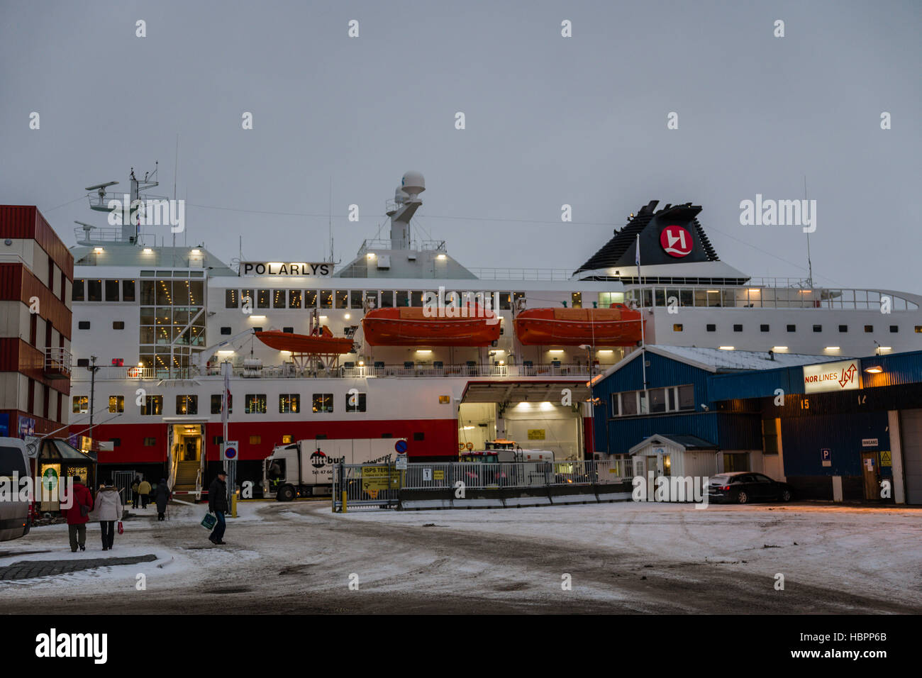 Porta dello scomparto in caricamento sulla MS Polarlys mentre nel dock, Hammerfest Norvegia settentrionale. Foto Stock