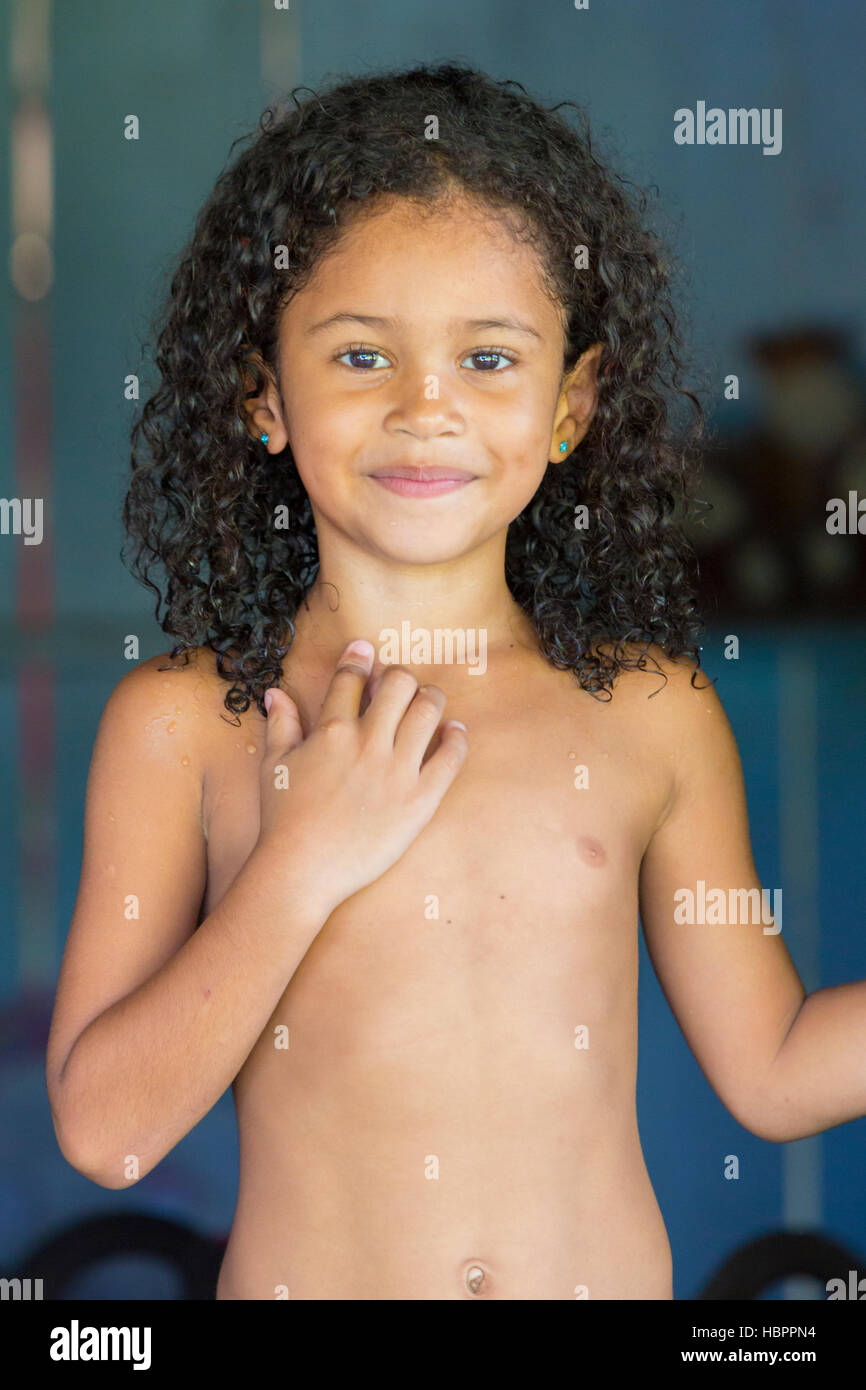 Il brasiliano giovane ragazza sorridente a Manaus, Brasile Foto Stock