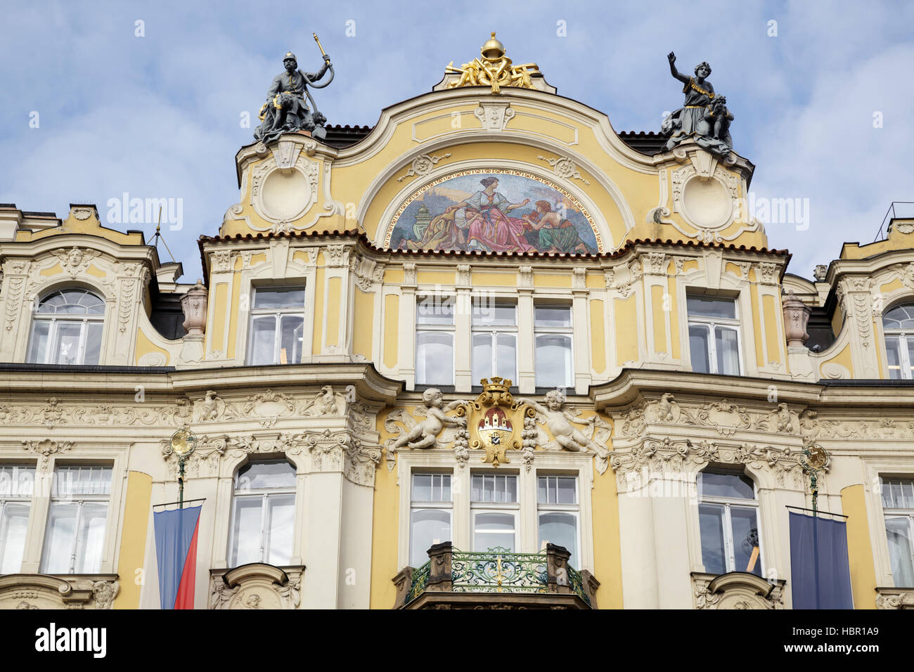 Ministero dello Sviluppo Locale edificio sulla piazza della Città Vecchia - edificio in Art Nouveau progettato dall architetto Osvald Polivka nel 1898, Praga, Repubblica Ceca Repub Foto Stock