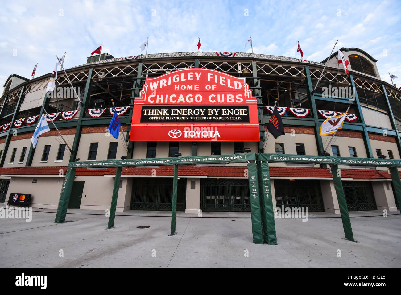 Il leggendario marquee di Wrigley Field. Wrigley Field è un baseball park si trova sul lato nord di Chicago, Illinois. Essa è la casa del Chicago Foto Stock