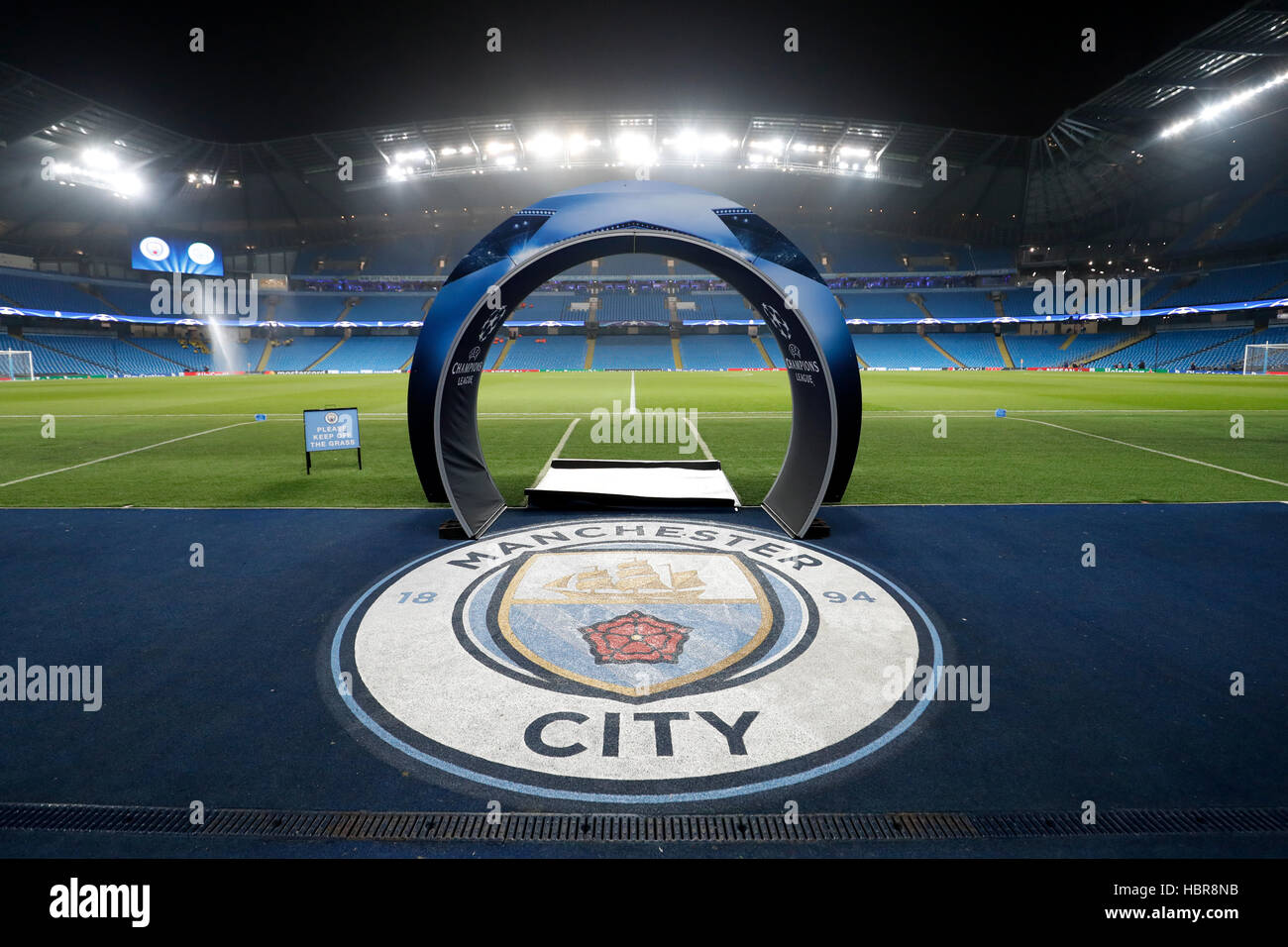 Una vista generale del Manchester City e la UEFA Champions League in branding la Etihad prima di kick off la UEFA Champions League, gruppo C corrispondono alla Etihad Stadium e Manchester. Foto Stock