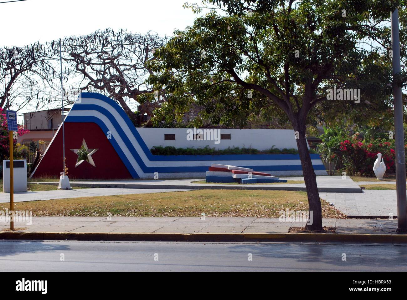 Bandiera cubano trasformato in monumento di cemento Foto Stock