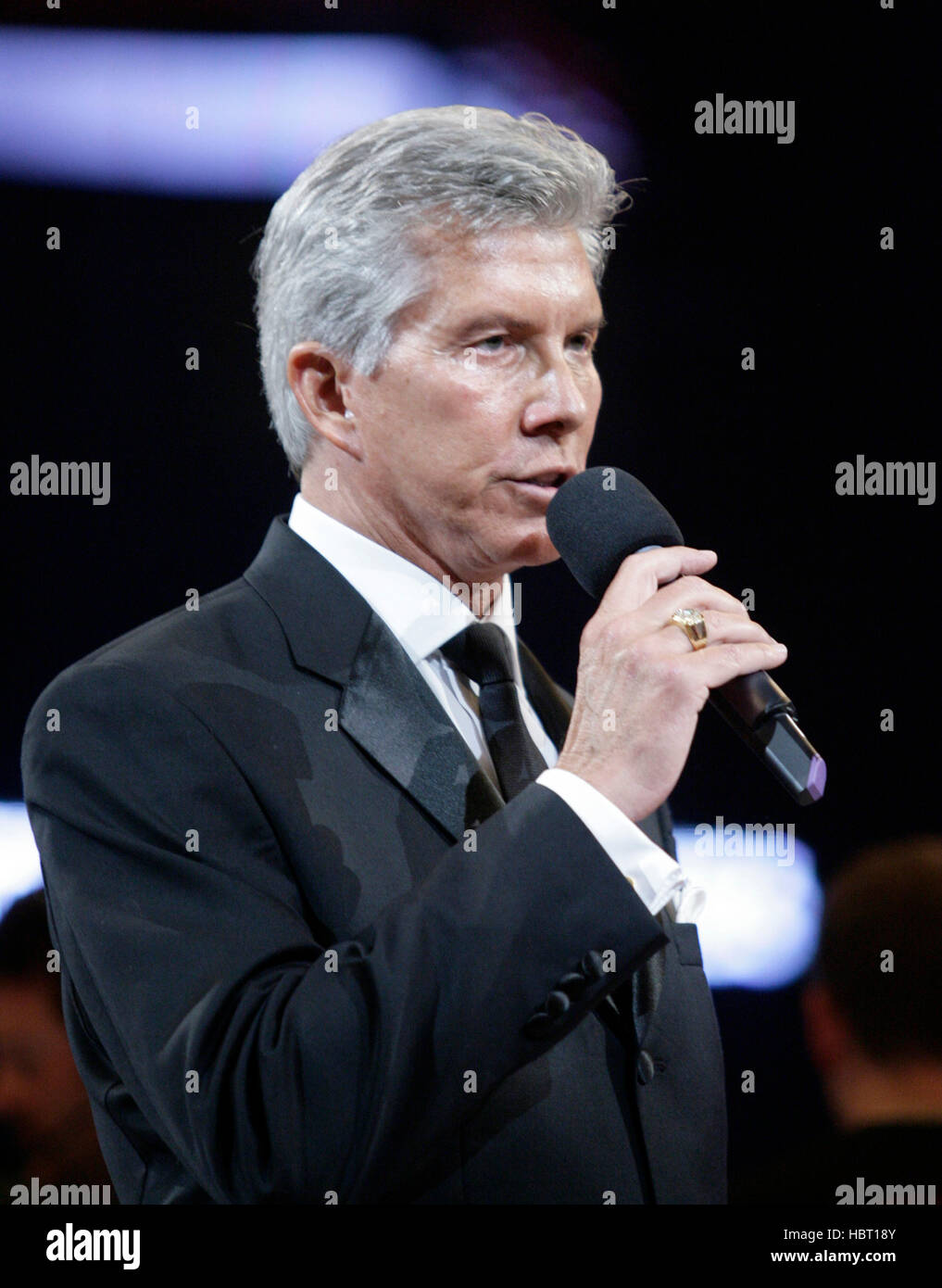 L'anello annunciatore Michael Buffer alla miseria è "VIETATO", un misto di arti marziali lotta all'Honda Center su luglio 19, 2008 di Anaheim, in California. Francesco Specker Foto Stock