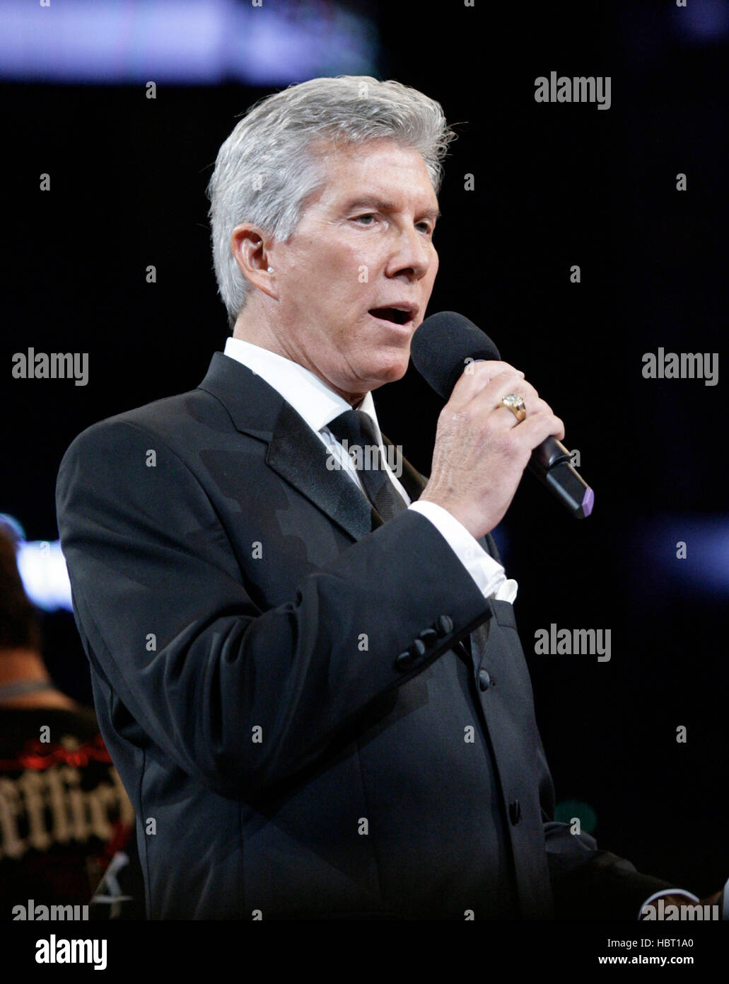 L'anello annunciatore Michael Buffer alla miseria è "VIETATO", un misto di arti marziali lotta all'Honda Center su luglio 19, 2008 di Anaheim, in California. Francesco Specker Foto Stock