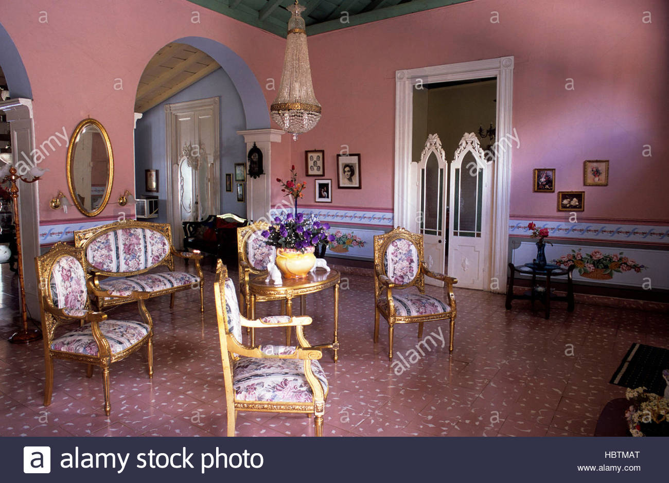 Soggiorno in una casa coloniale, Trinidad, Cuba Foto & Immagine ... Soggiorno in una casa coloniale, Trinidad, Cuba Foto & Immagine ...