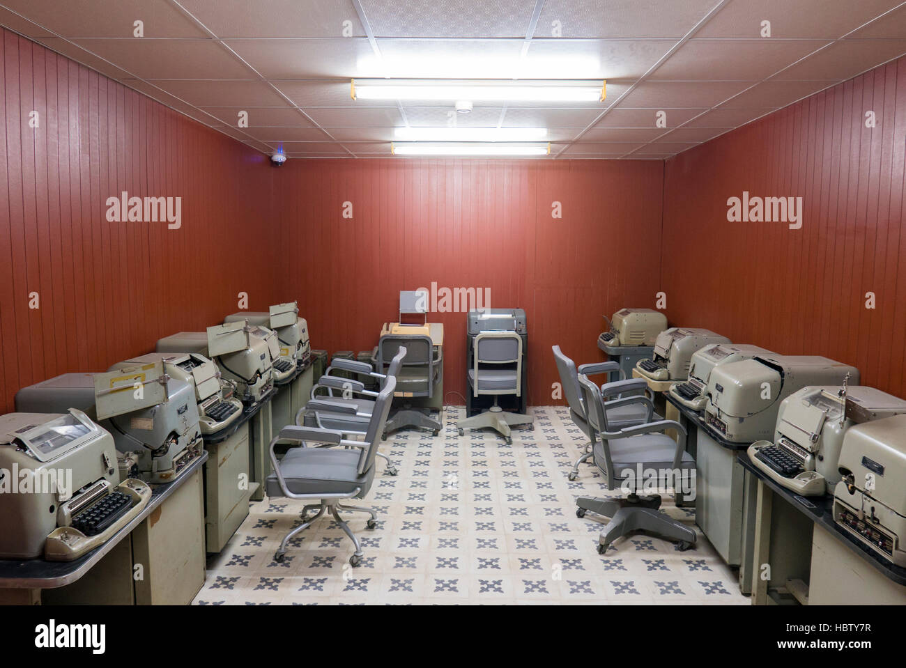 Guerra di antiquariato trasmettitore radio in camera bunker, Independance Palace Foto Stock