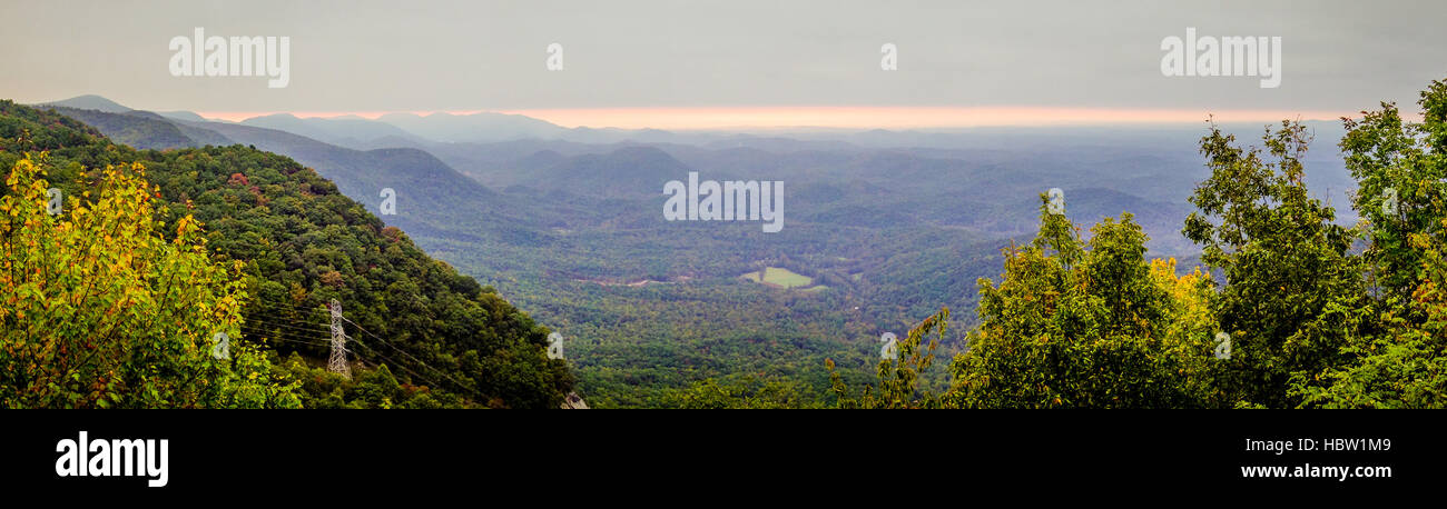 Vista del paesaggio di montagna di cedro si affacciano Foto Stock