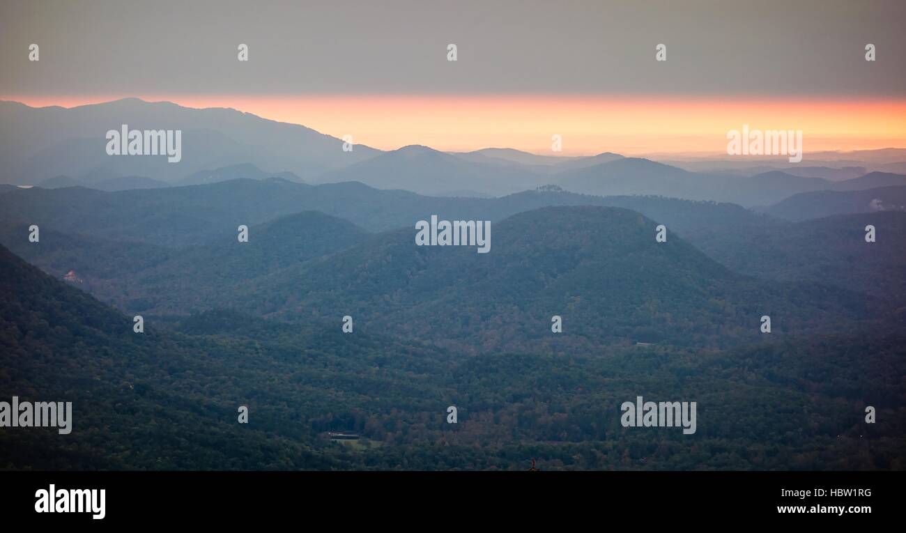 Vista del paesaggio di montagna di cedro si affacciano Foto Stock