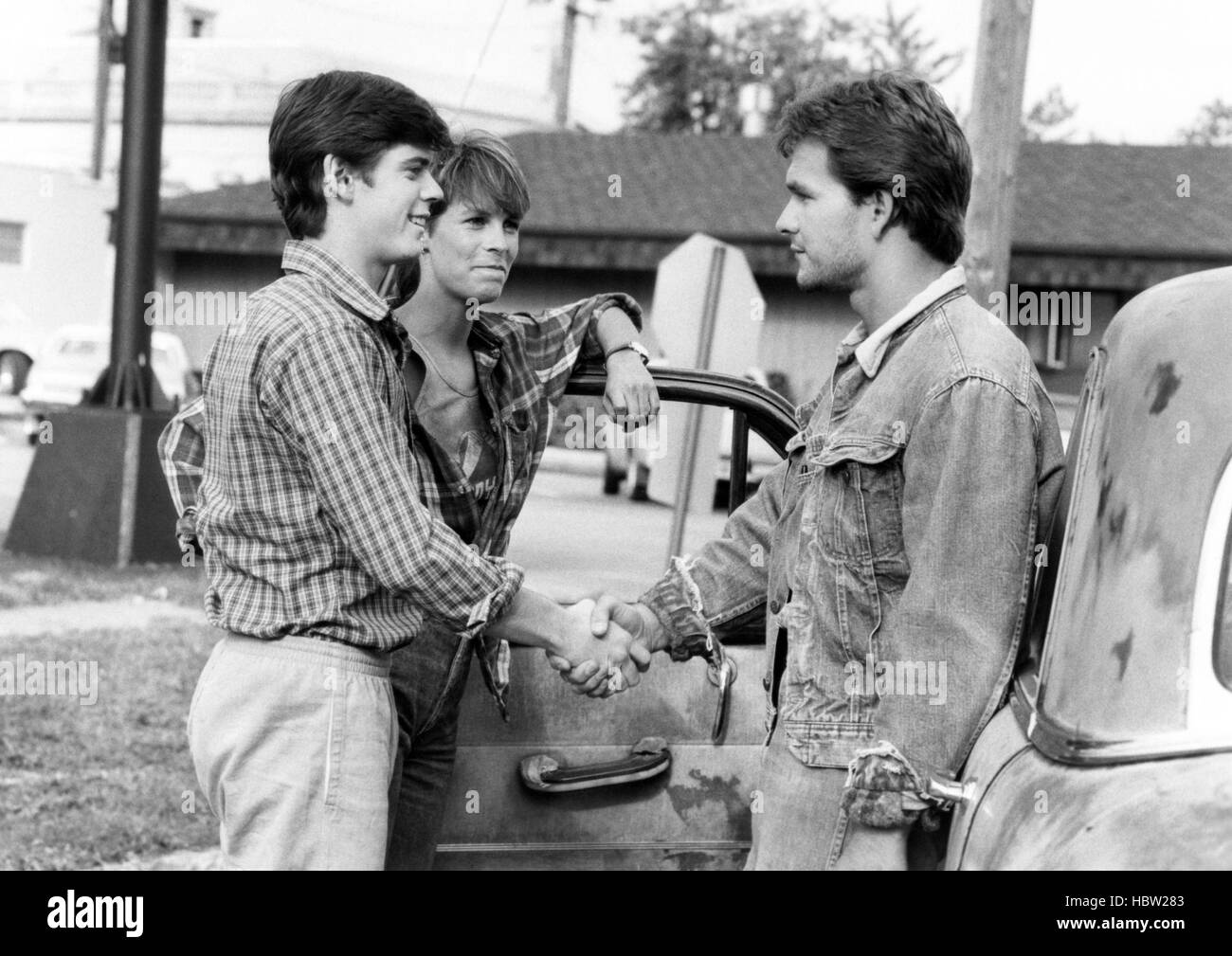 GRANDVIEW, U.S.A., da sinistra: C. Thomas Howell, Jamie Lee Curtis, Patrick Swayze, 1984. ©Warner Brothers/cortesia Everett Foto Stock