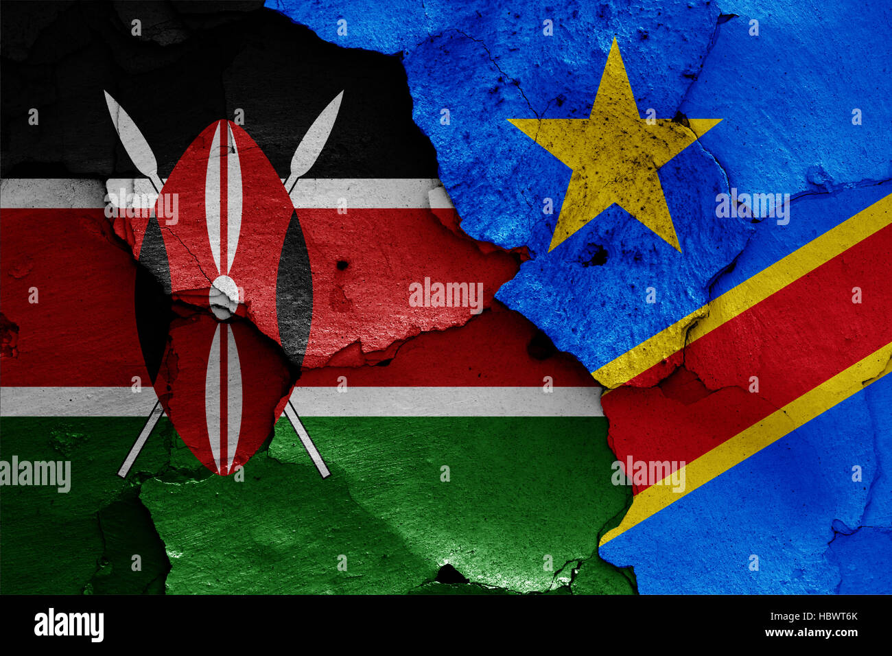 Le bandiere del Kenya e della Repubblica Democratica del Congo dipinta sulla parete incrinato Foto Stock