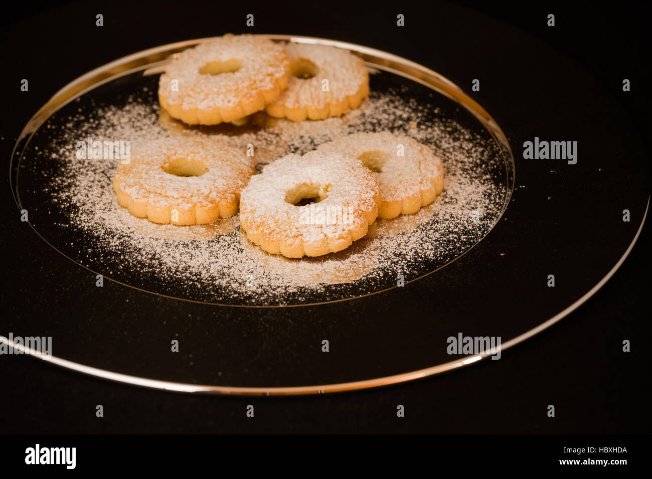 Biscotti canestrelli su una piastra di acciaio Foto Stock