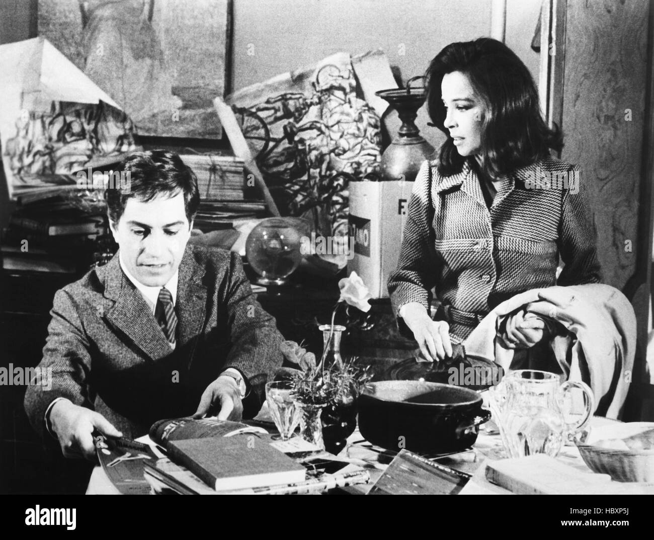 Il capo della famiglia (aka IL PADRE DI FAMIGLIA), da sinistra: Nino  Manfredi, Leslie Caron, 1967 Foto stock - Alamy