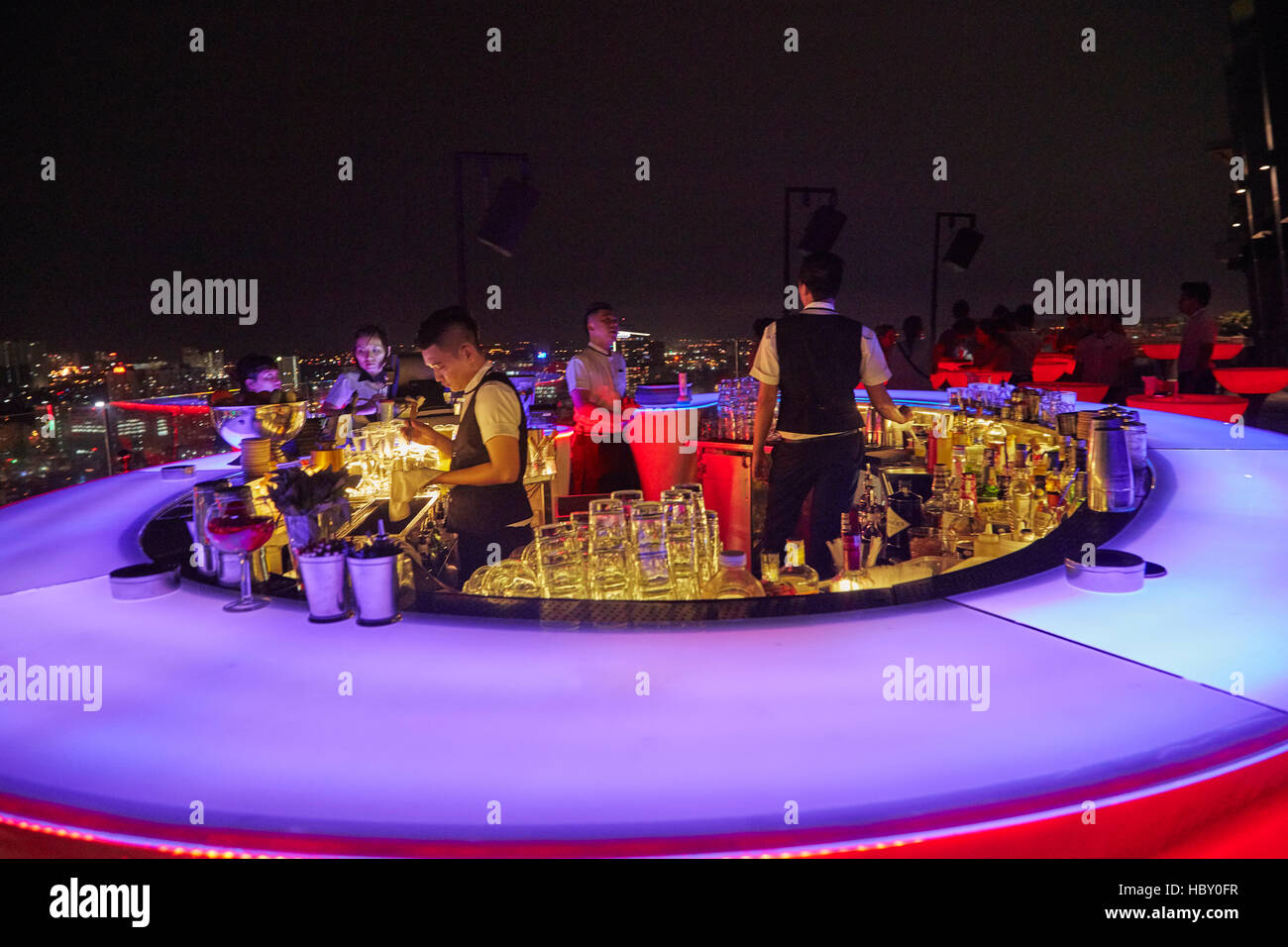Chill Skybar di notte, Ho Chi Minh (Saigon), Vietnam Foto Stock