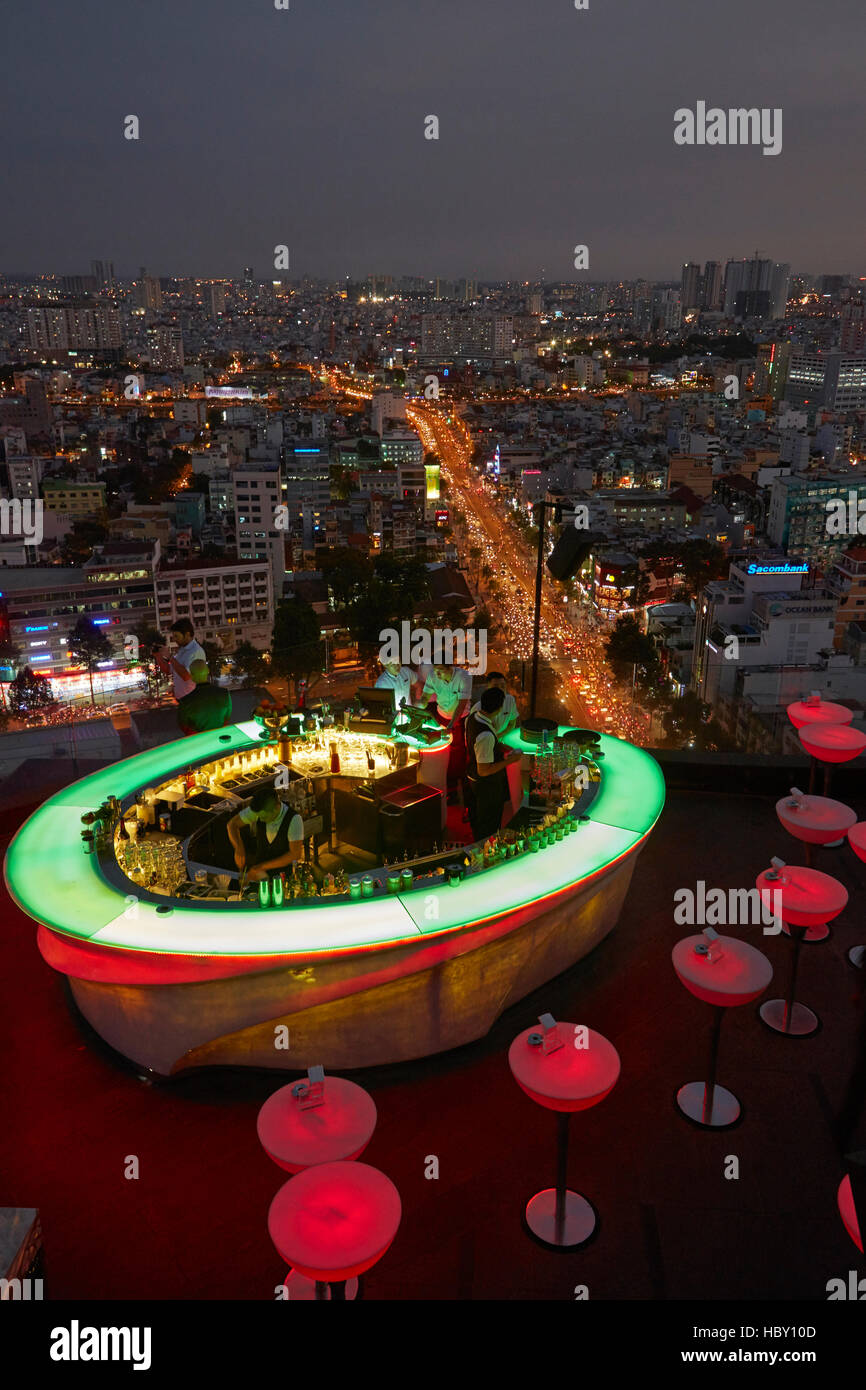 Chill Skybar al crepuscolo, Ho Chi Minh (Saigon), Vietnam Foto Stock