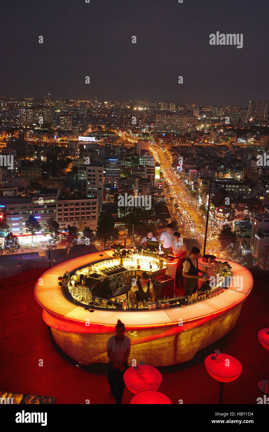 Chill Skybar al crepuscolo, Ho Chi Minh (Saigon), Vietnam Foto Stock