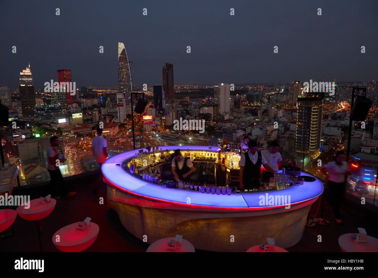 Chill Skybar al crepuscolo, Ho Chi Minh (Saigon), Vietnam Foto Stock