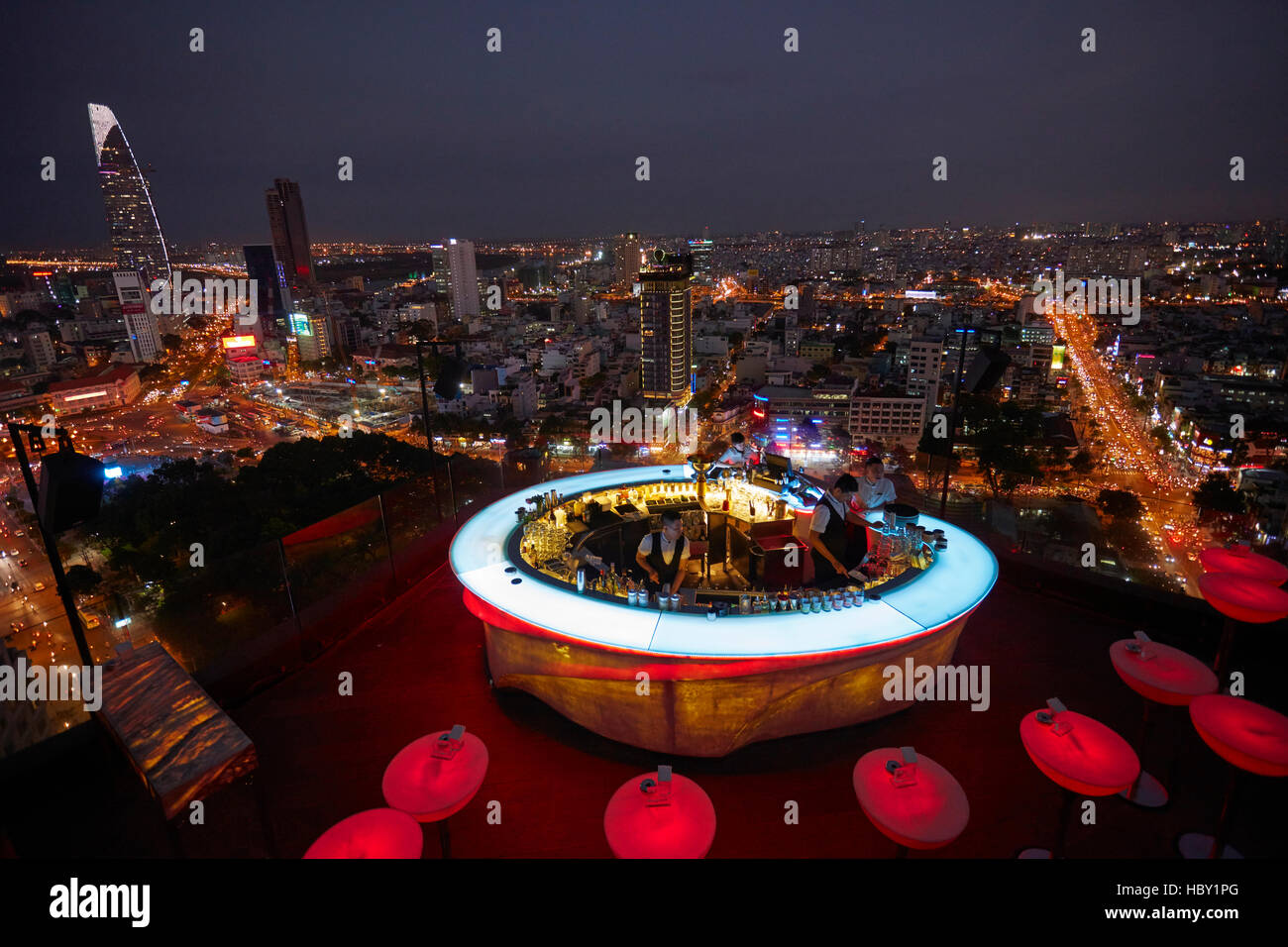 Chill Skybar al crepuscolo, Ho Chi Minh (Saigon), Vietnam Foto Stock