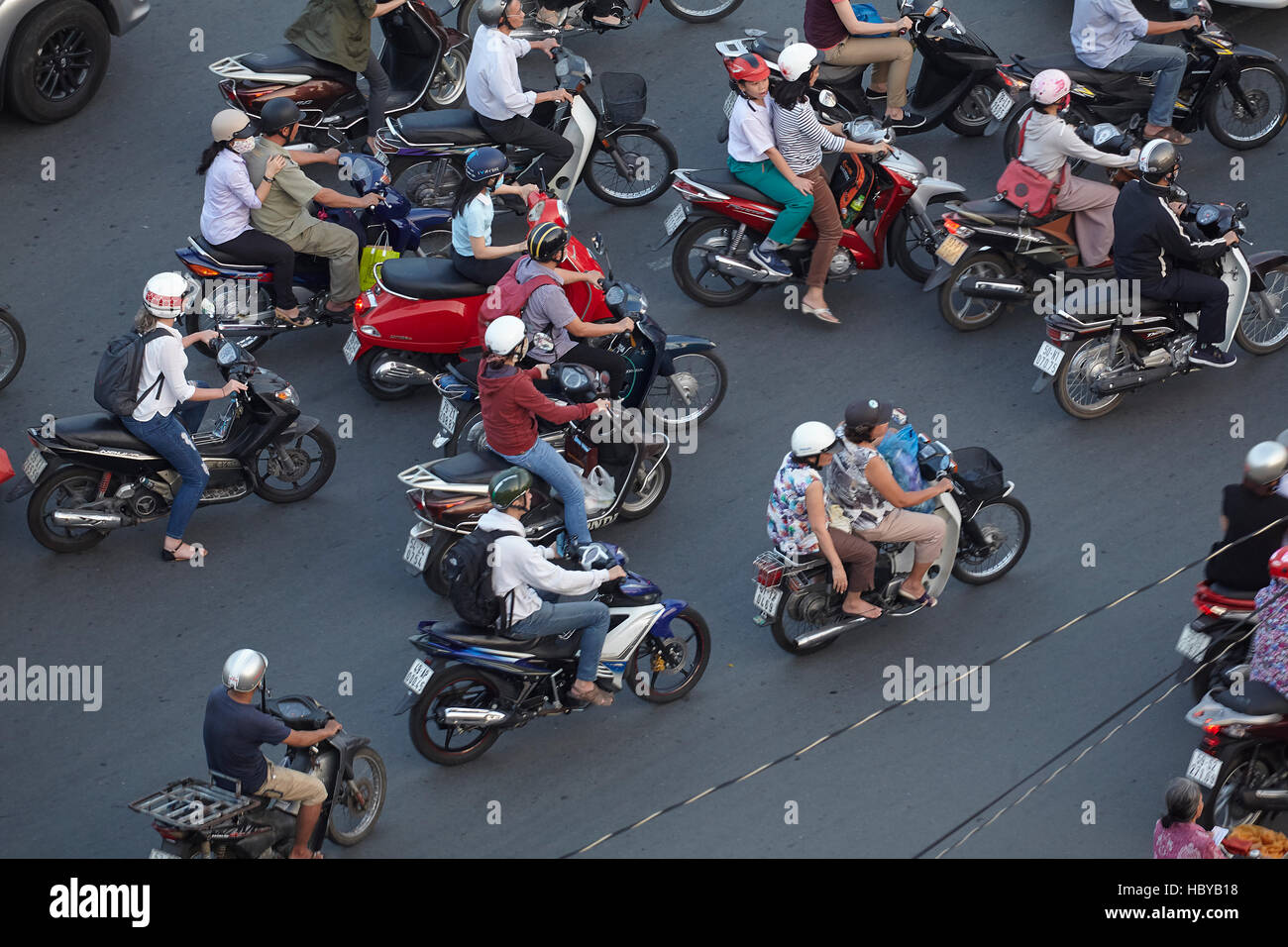 Motocicli a Ben Thanh rotonda, la città di Ho Chi Minh (Saigon), Vietnam Foto Stock