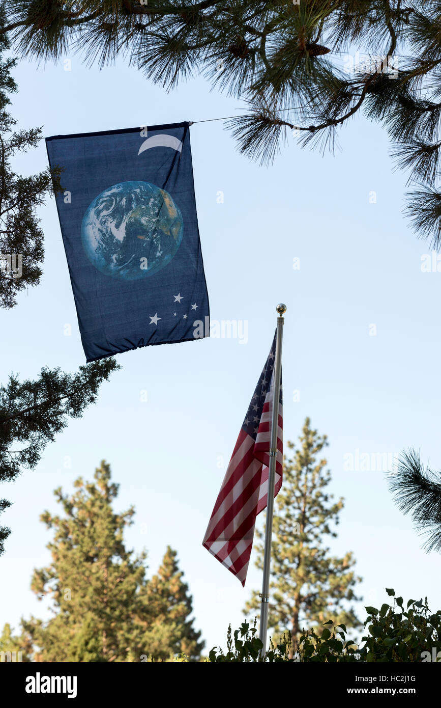 Bandiera americana e la bandiera di terra, contraddittori o non? Foto Stock