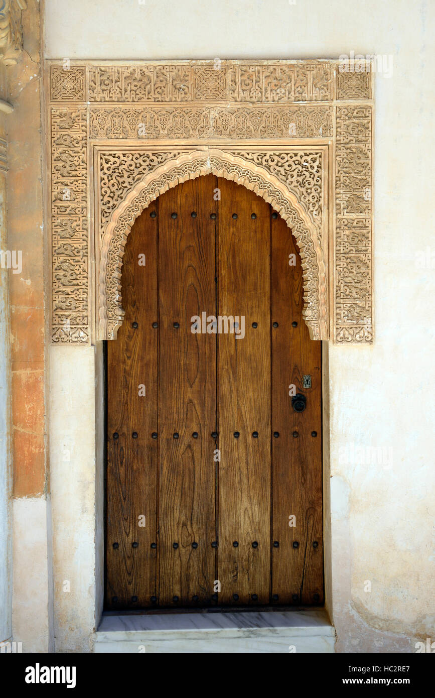 Arco arcuato archway porta parete ornata dettaglio nasrid palace Alhambra Giardini Generalife UNESCO World Heritage Site RM Floral Foto Stock