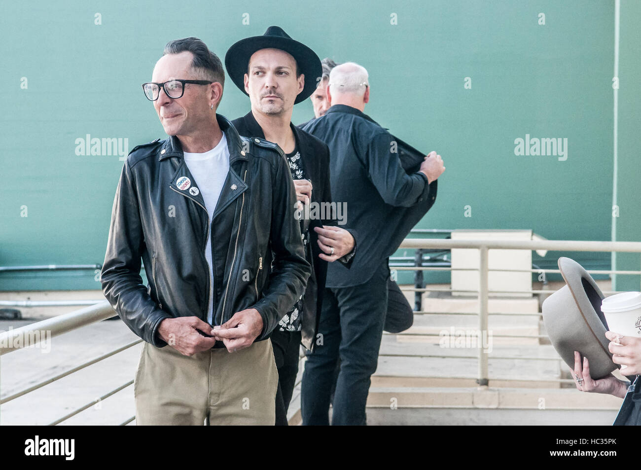Jay Bentley, Mike Dimkich, Jamie Miller e Greg Graffin di Bad Religion durante un servizio fotografico prima del loro spettacolo al Hollywood Palladium di Los Angeles, 4 novembre 2016 Foto Stock