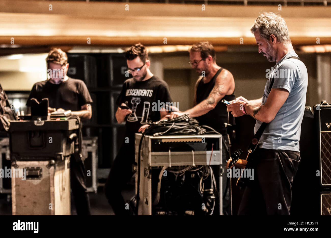 Jay Bentley di Bad Religion al Soundcheck di Los Angeles a Hollywood Palladium sul Vox Populi tour, 4 novembre 2016. Foto Stock