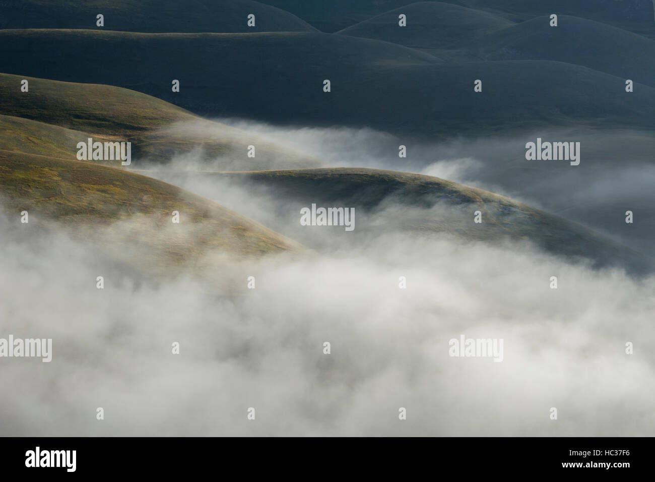 Montagne come le isole Foto Stock