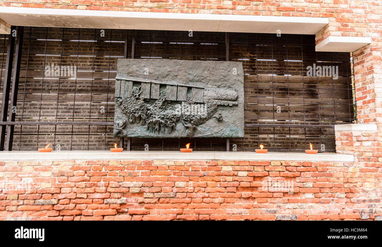 Un memoriale ebreo placca in Campo del Ghetto di Venezia, Italia Foto Stock