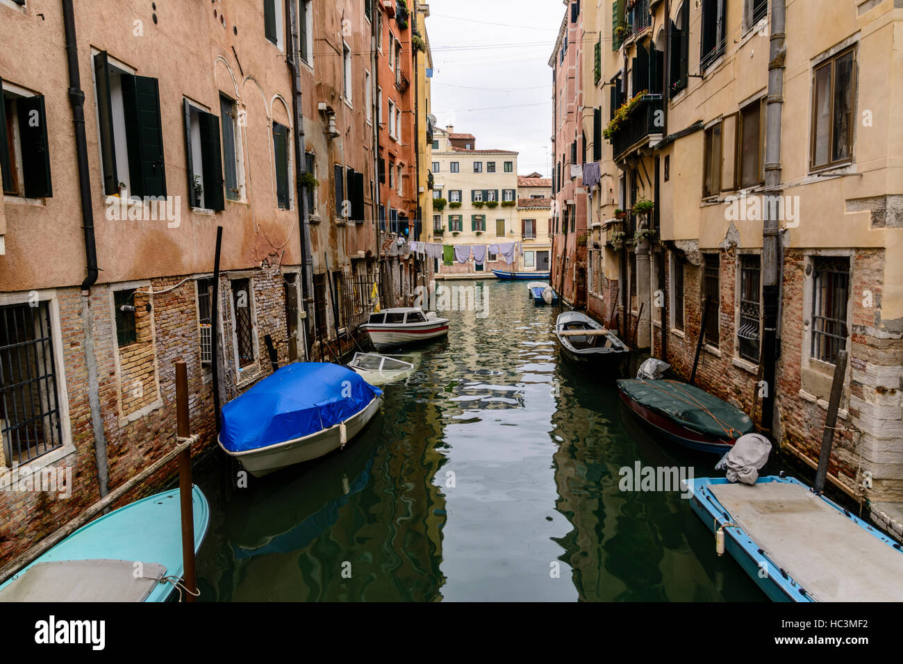 Vista di palazzi sul Canal in da Venezia, Italia Foto Stock