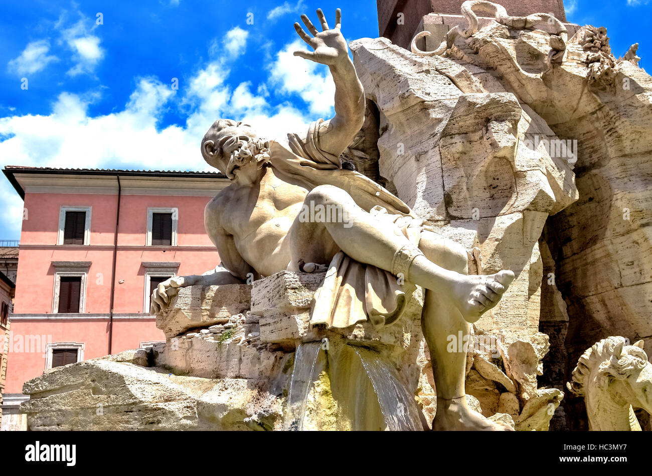 Statua di la Fontana dei Quattro Fiumi del Bernini in Piazza Navona, Roma - dettaglio del Gange allegorica figura Foto Stock