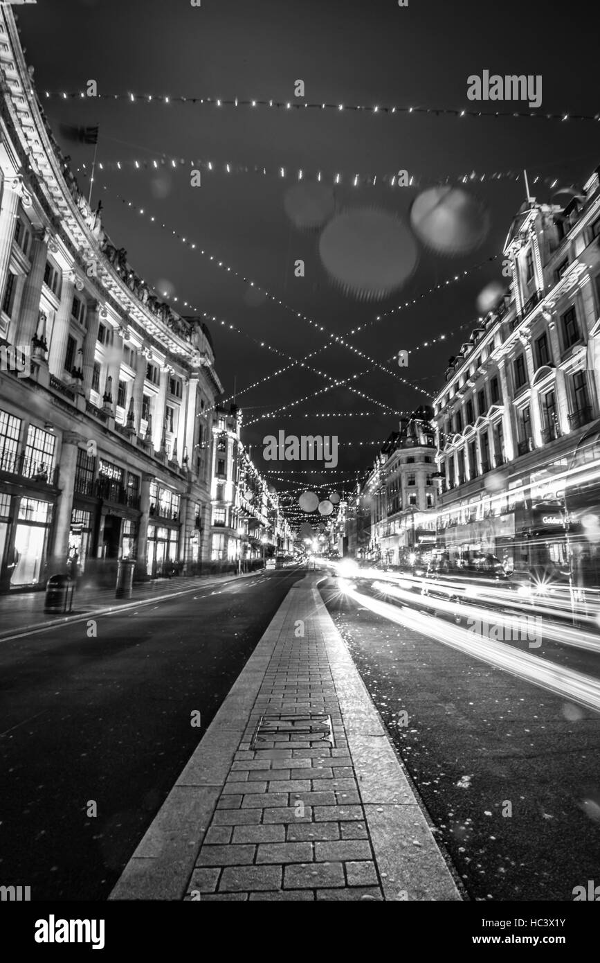 Le luci di Natale intorno a Oxford Street e Regent Street, Londra, Regno Unito Foto Stock