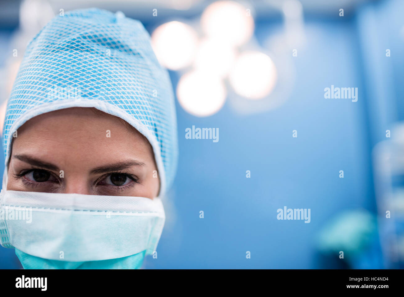 Close-up del chirurgo in sala operatoria Foto Stock