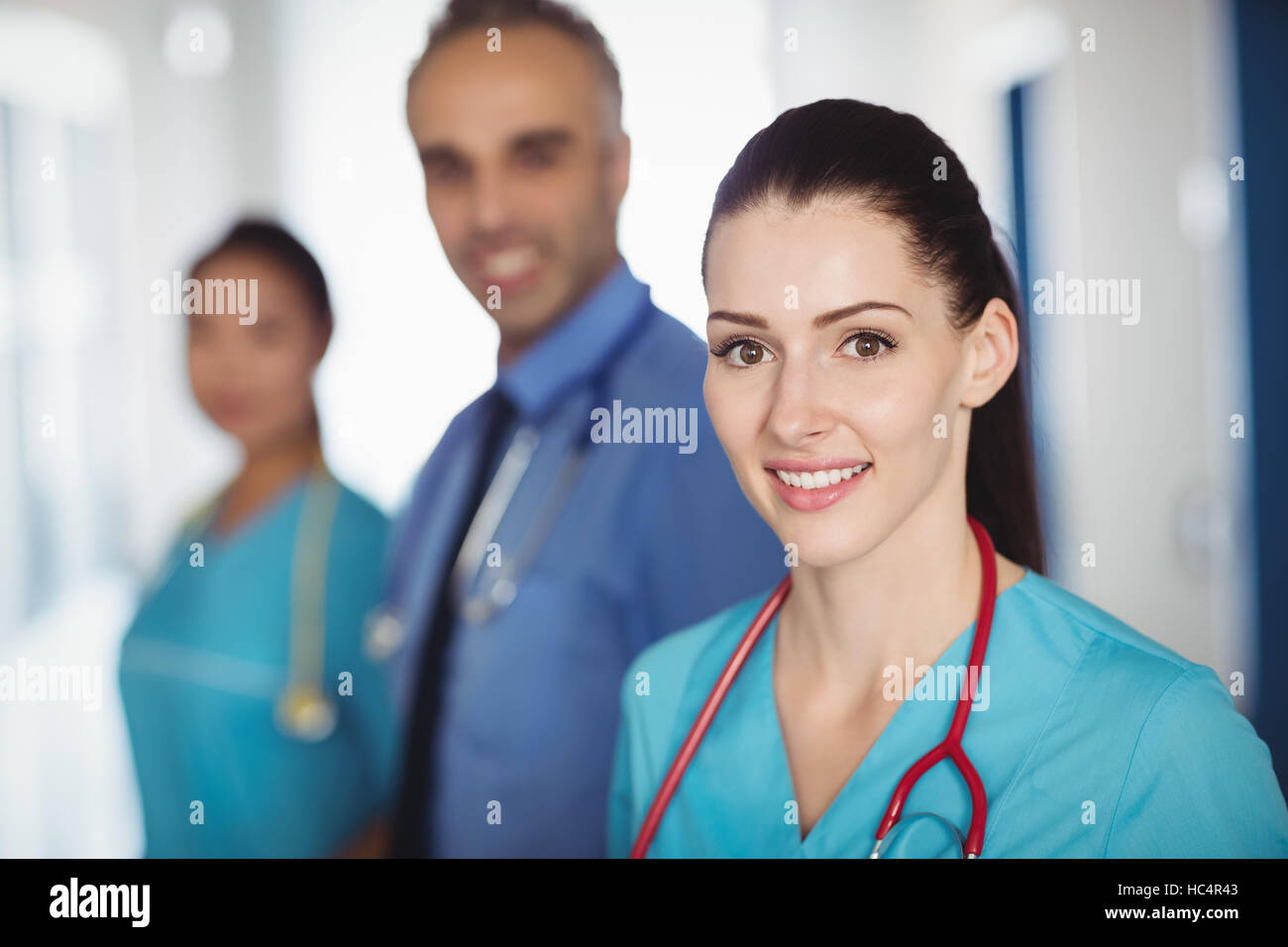 Ritratto sorridente medico e infermiere Foto Stock