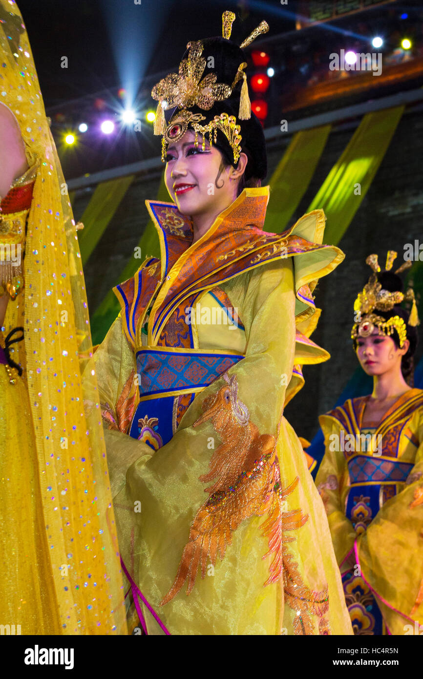 Gli artisti interpreti o esecutori al cinese spettacolo culturale, Xian, Cina Foto Stock