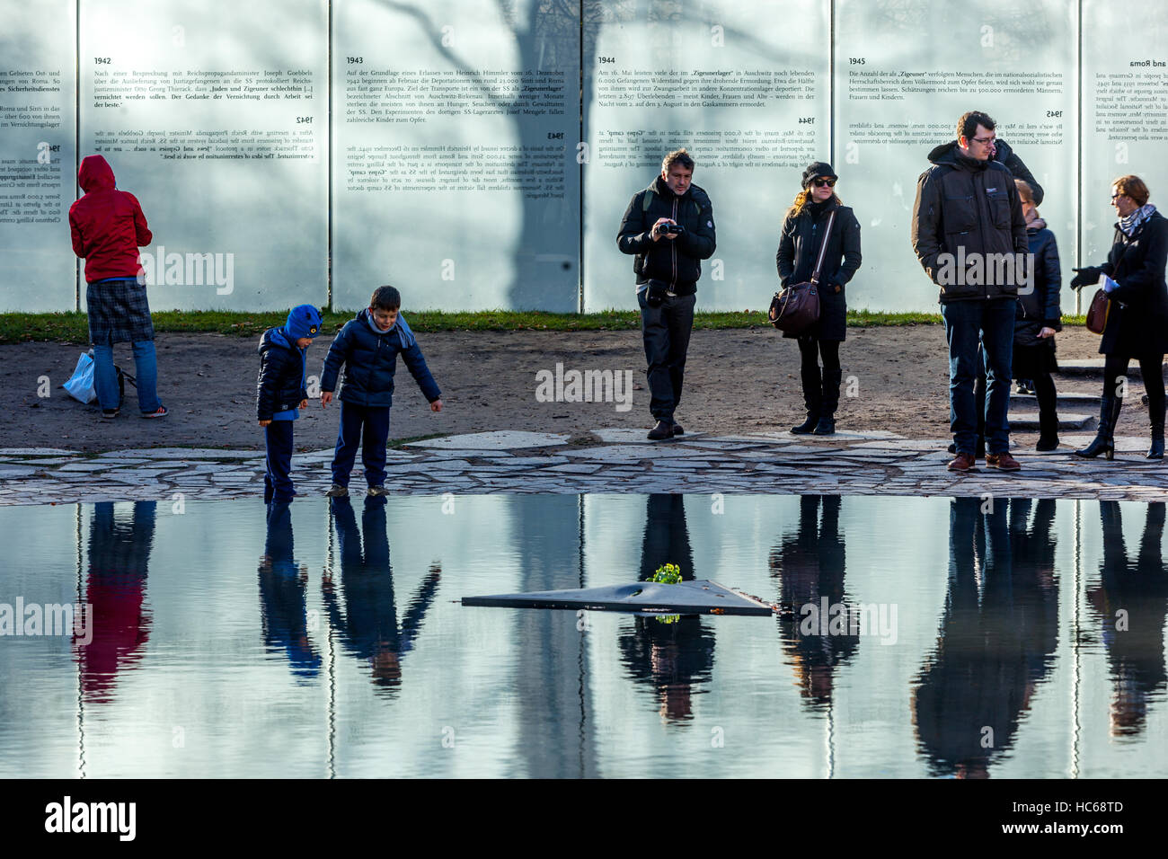 Berlino Roma Sinti Memorial, il parco Tiergarten di Berlino, Germania Foto Stock