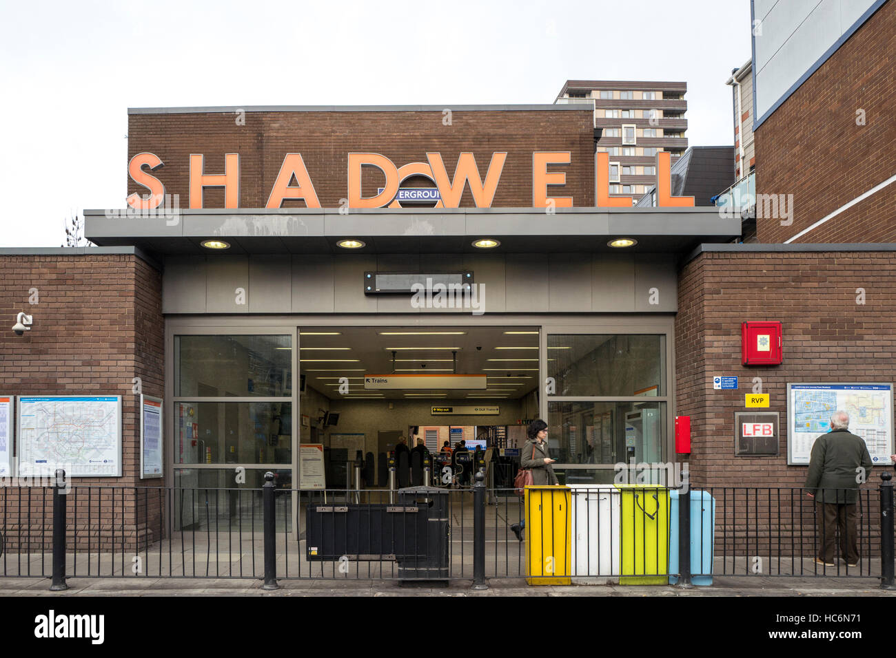 Shadwell Overground stazione via cavo ingresso Londra Foto Stock