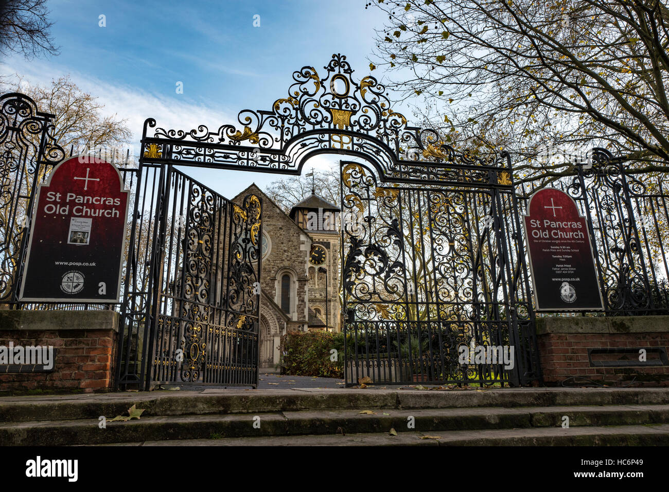 St Pancras vecchia chiesa di ingresso alla chiesa e cimitero storico. Foto Stock