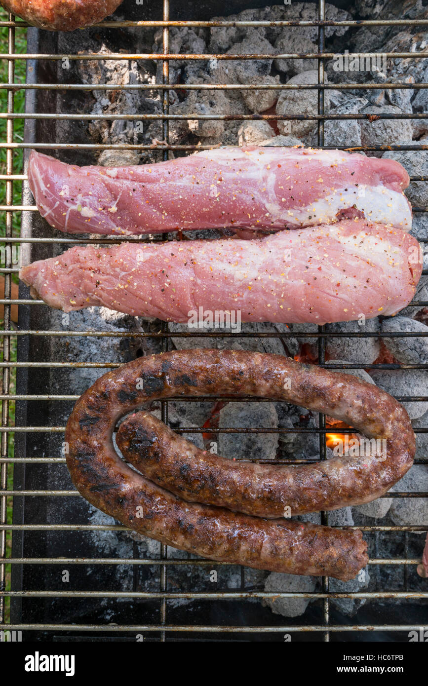 Barbecue braai Africa Zimbabwe di fiamma a base di carne alla griglia Foto Stock