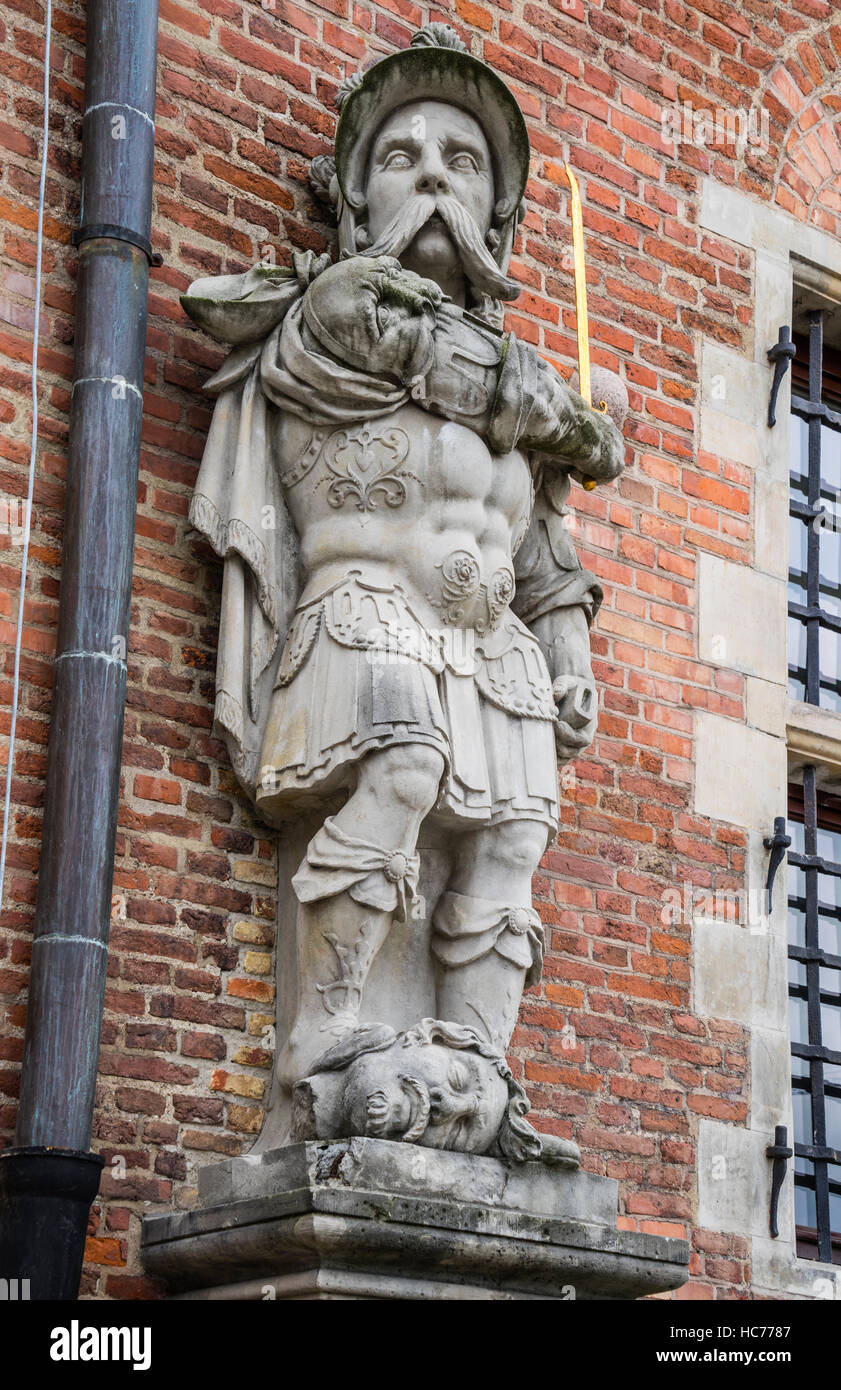 Polonia, Pomerania, Gdansk (Danzica), guerriero arcaica statua al grande arsenale Foto Stock