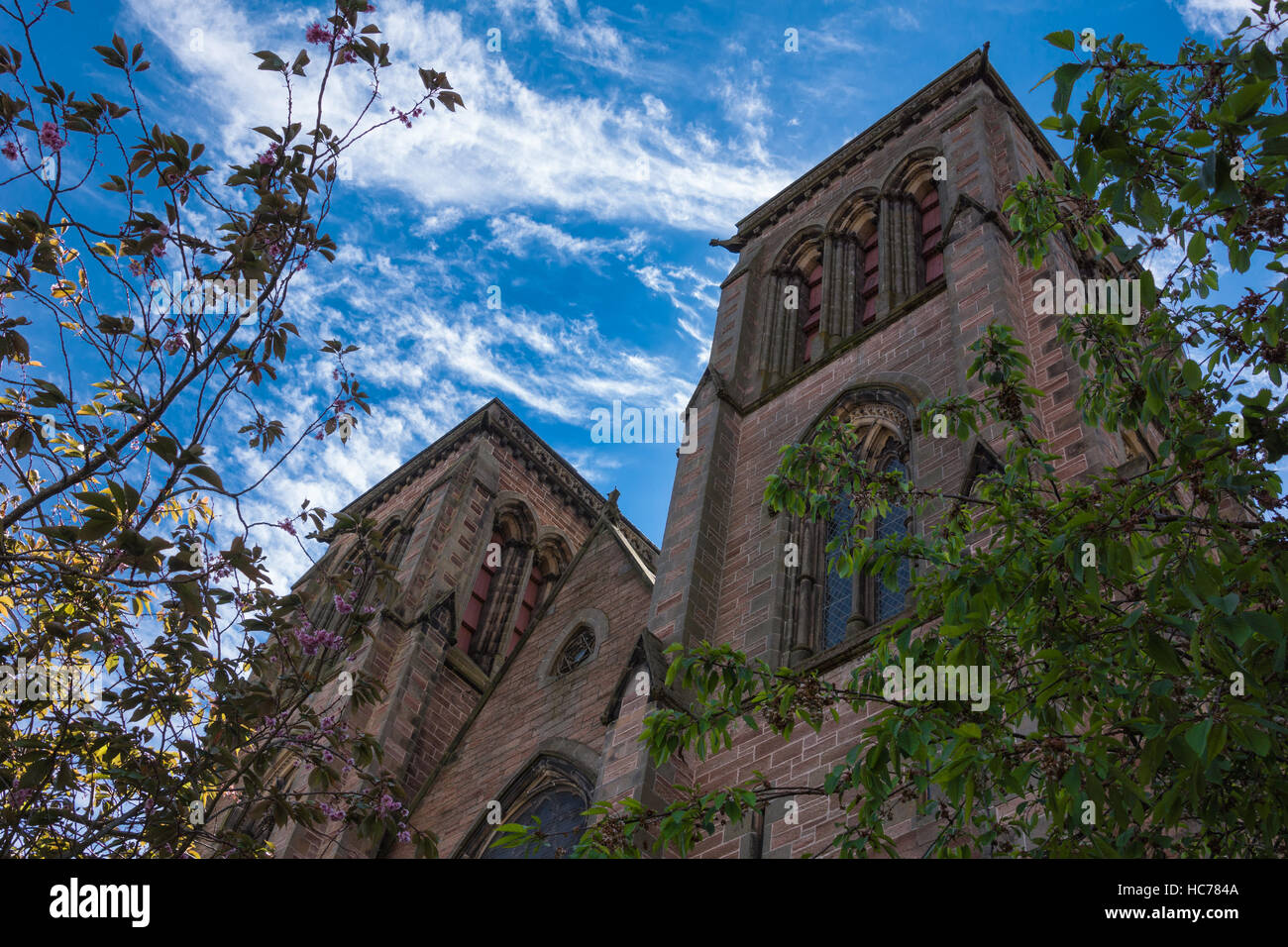 Le due torri di Saint Andrews nella cattedrale di Inverness. Foto Stock