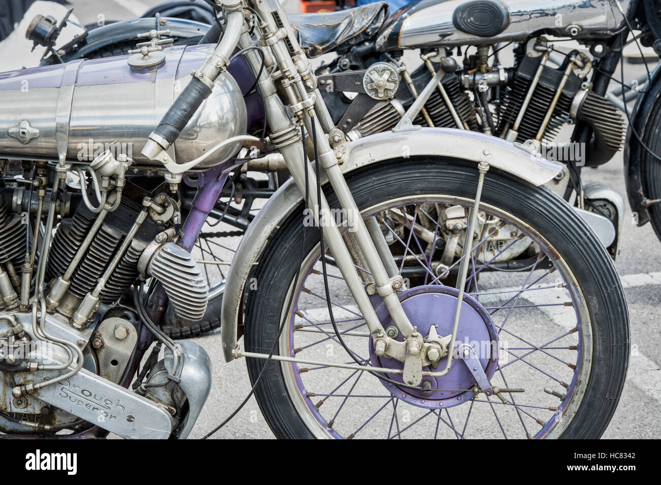 Vintage Brough Superior Moto Racing a Brooklands, Weybridge, Surrey, Inghilterra. Classic British motociclo Foto Stock