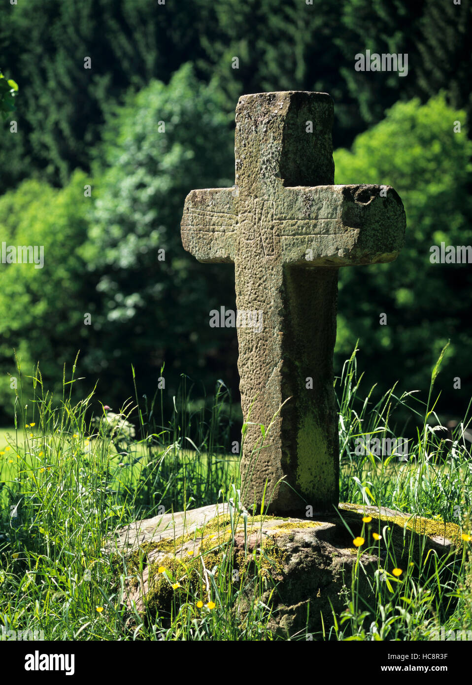 Croce di conciliazione vicino a Schöllenbach (parte di Oberzent) nel distretto di Odenwald, Hesse, Germania Foto Stock