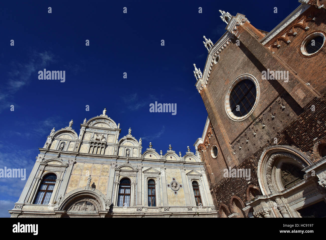 Rinascimentale Scuola Grande di San Marco con medievale dei Santi Giovanni e Paolo Basilica a Venezia Foto Stock