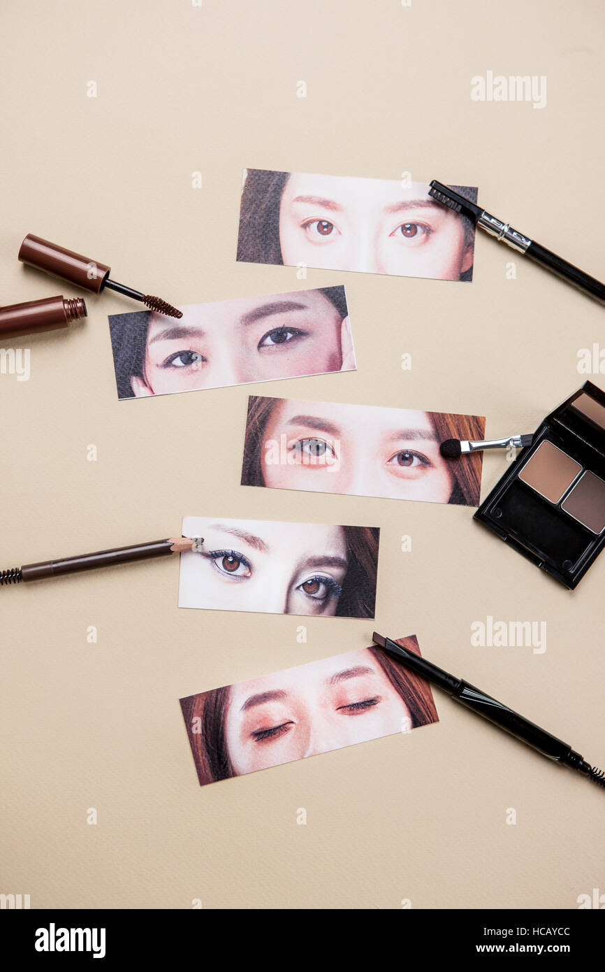 Foto di donne " gli occhi con vari prodotti cosmetici Foto Stock