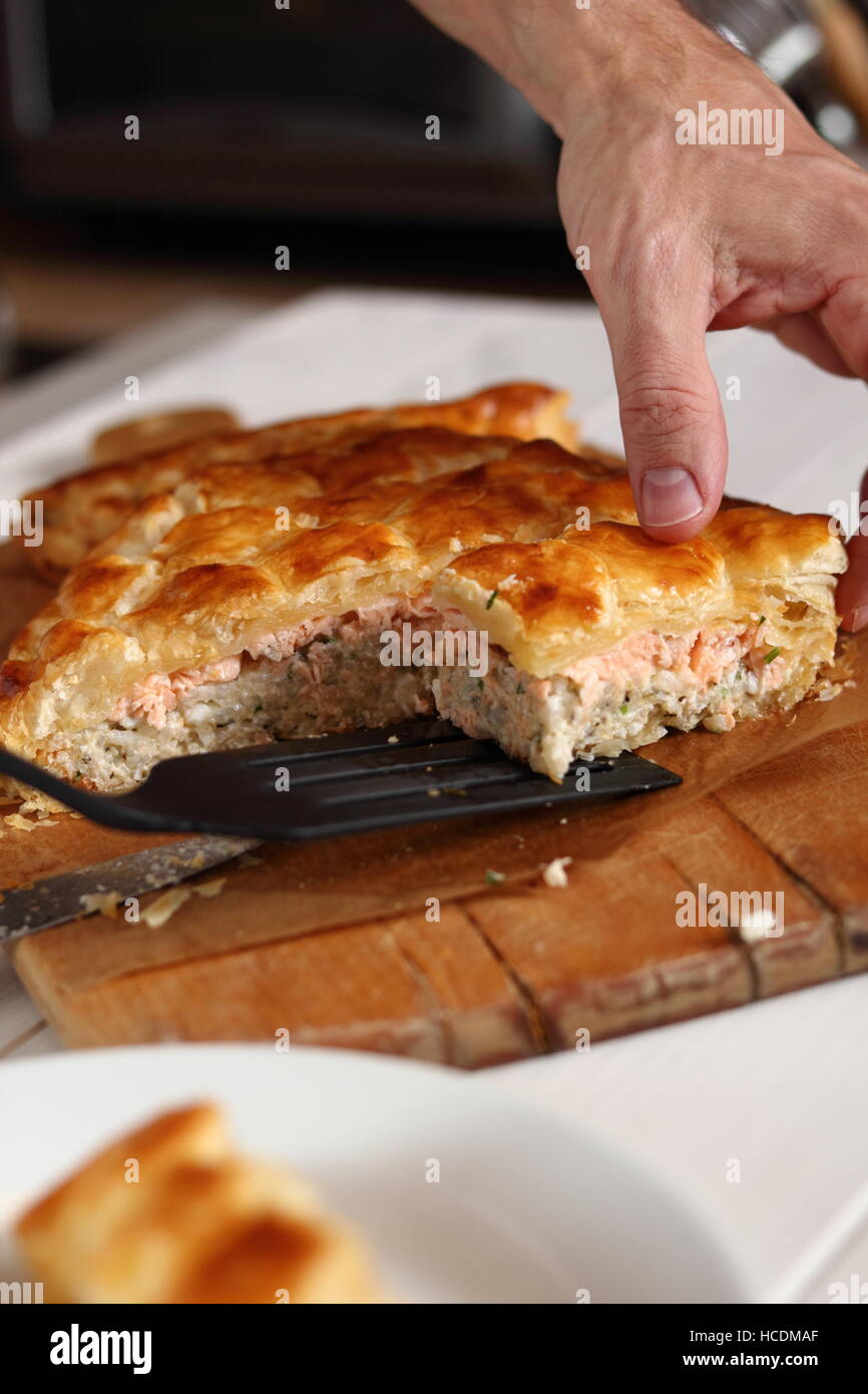 Salmone pasta sfoglia torta Foto Stock