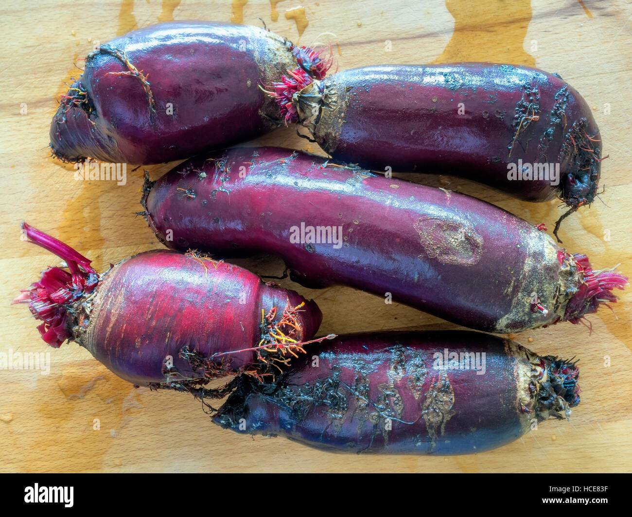 Radici di barbabietola fresca e deliziosa da giardino Foto Stock